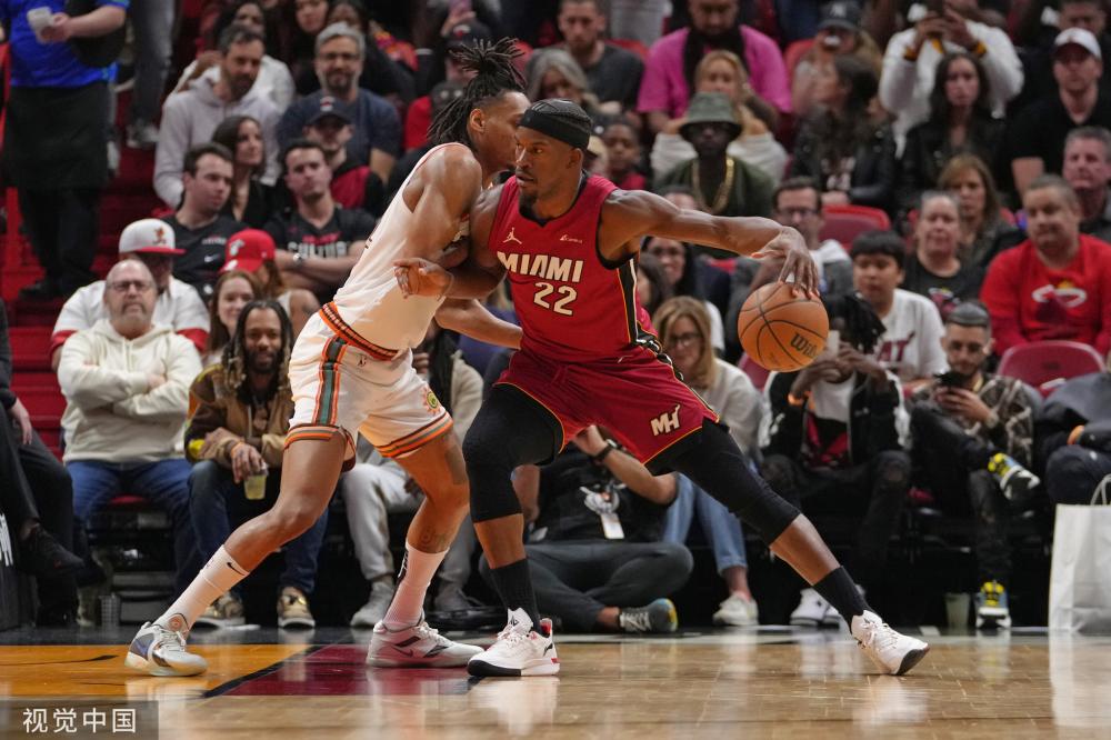 她都能从容 她都能从容