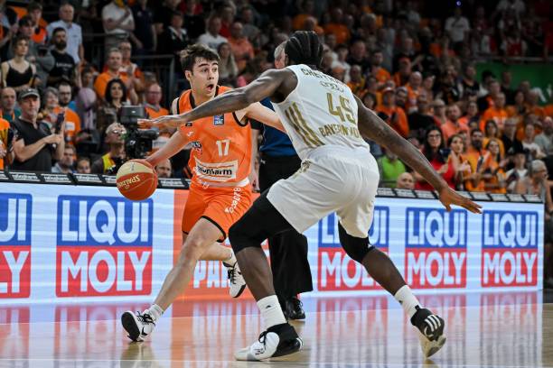 分无疑给球 分无疑给球